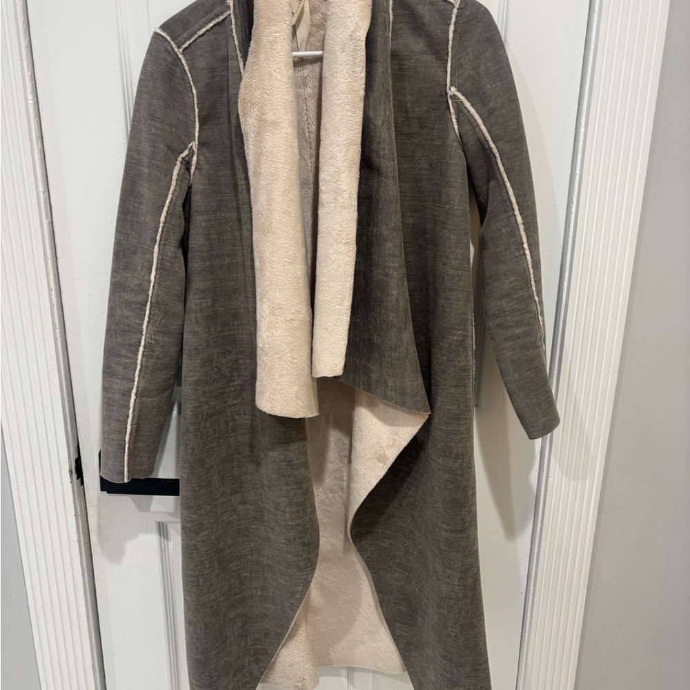 Faux shearling cardigan jacket.
NWT. Greenish grey. Amadi, from Anthropologie - Picture 3 of 8